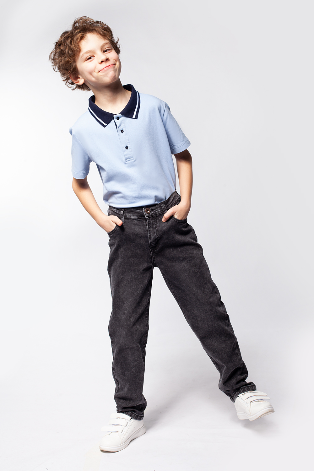 картинка Джинсы для мальчика темно-серый от магазина Одежда+